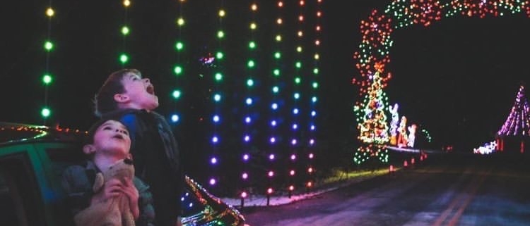 12 Drive Through Christmas Lights Displays Near Columbus Ohio