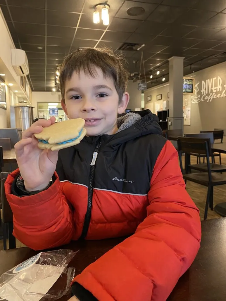 Things to do with kids in Newark, Ohio. Eat a cookie at River Road Coffeehouse.