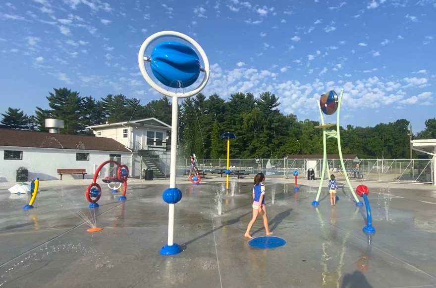 Kids at the free splash pad in Gahanna, Ohio.